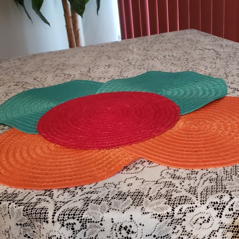 Round Colorful Placemats.